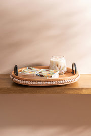 Bandeja de Madera con Manijas de Metal y Borde de Bolitas Decorativas
