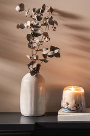 Florero de Cerámica Ancho Acanalado con Pico Angosto