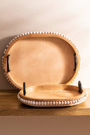 Bandeja de Madera con Manijas de Metal y Borde de Bolitas Decorativas
